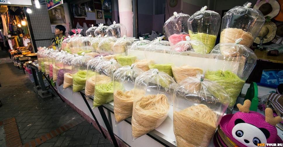 Рынок сувениров и сладостей в Аюттхайе