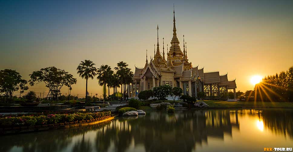 Wihan Wat Luang Pho Toe