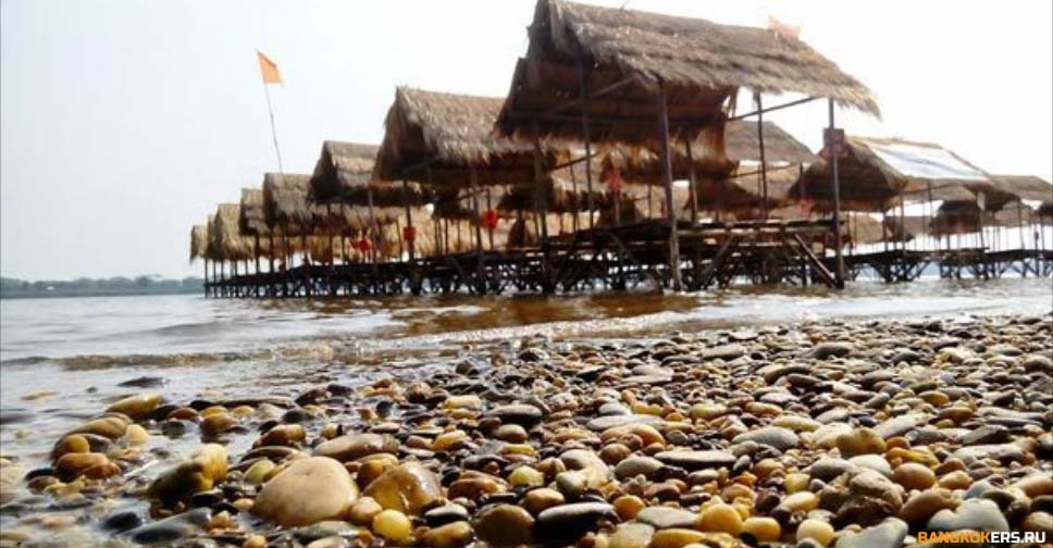 Пляж в провинции Накхонпханом ★ Экскурсии и туры по Таиланду.