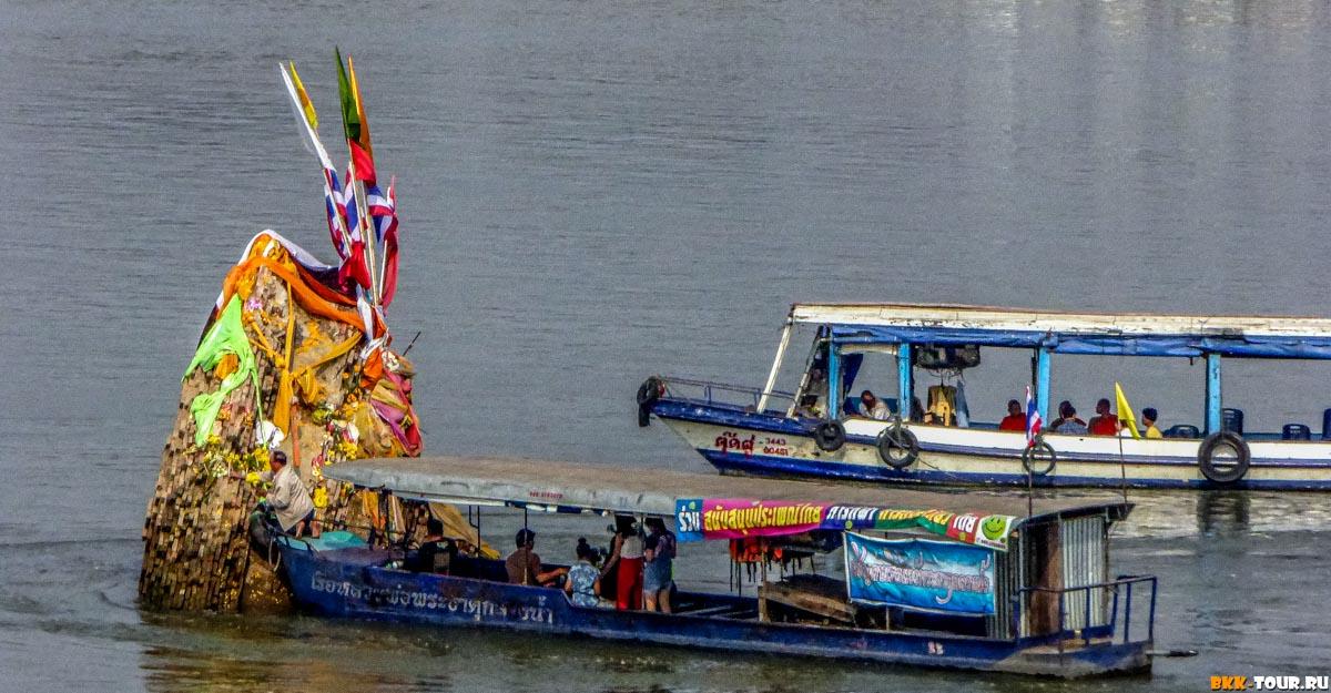 Затонувшая чеди в Ногкхае