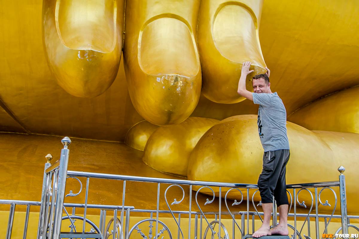 Самый Большой сидящий Будда Таиланда в храме Ват Мыанг (Wat Muang)