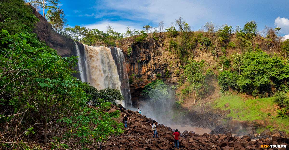 Водопад Фу Кыонг имеет высоту 45 метров.