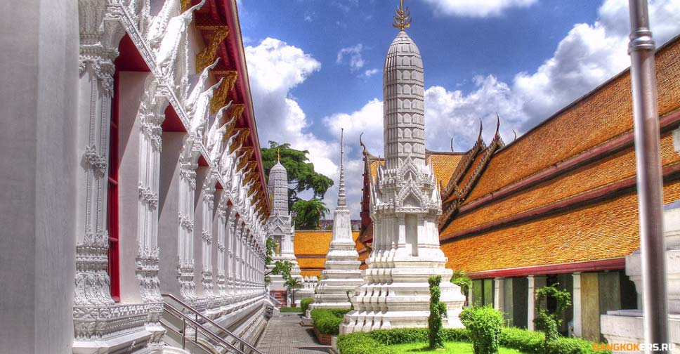 Храм Махатхат