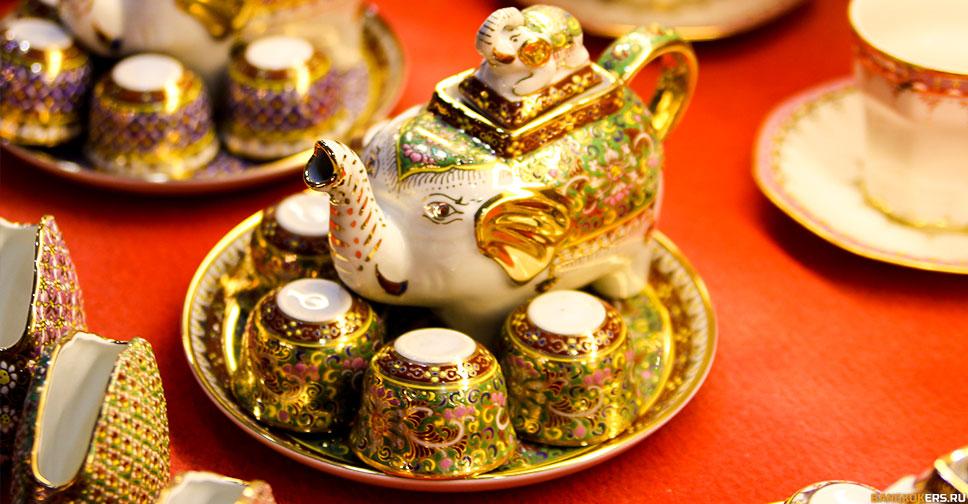 Шоппинг на рынке выходного дня Чатучак в Бангкоке. JJ Mall