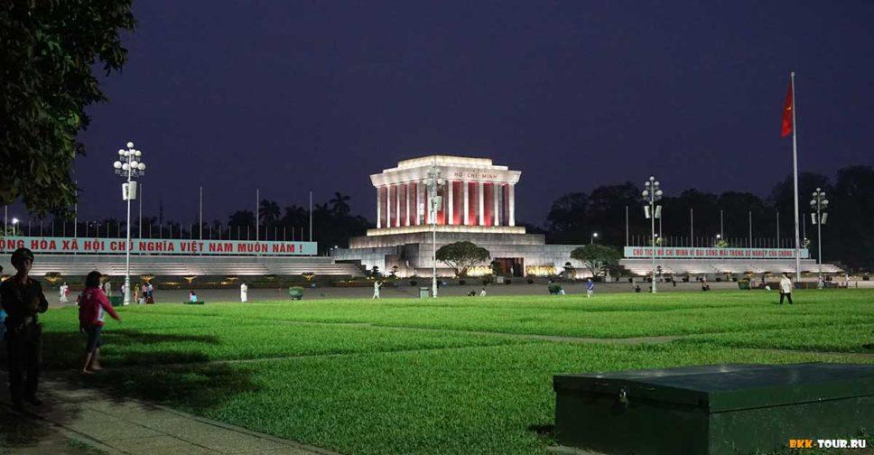 Мавзолей Хо Ши Мина в Ханое