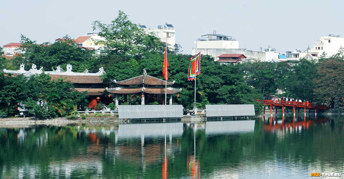 Красивый храм был возведен в XIХ столетии в честь военачальника Чан Хынг Дао.