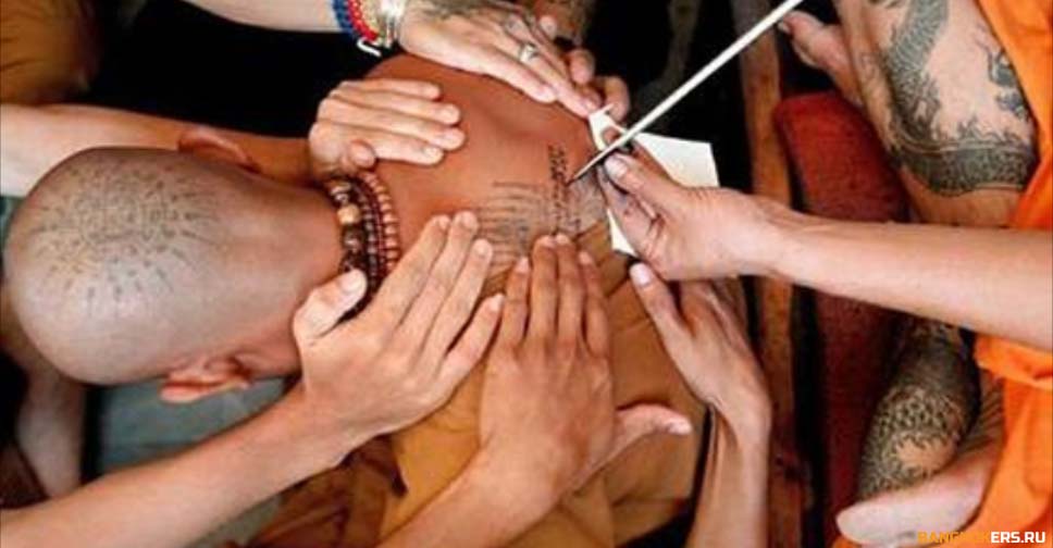 Фестиваль Вай Кру 2026 в храме Ват Банг Пхра под Бангкоком: три дня ритуалов, трансов и магических татуировок Сак Янт. Узнайте расписание, правила и практические советы для посетителей.