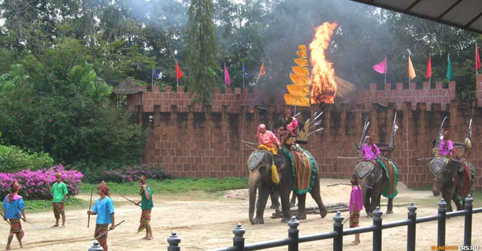 Экскурсия на крокодиловую ферму и в деревню слонов в 35 км от Бангкока на целый день.