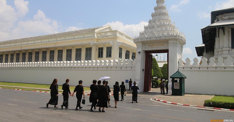 Церемония прощания с королем Рамой IX пройдет в конце октября