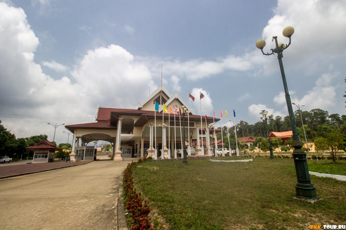 КПП на лаосской стороне границы