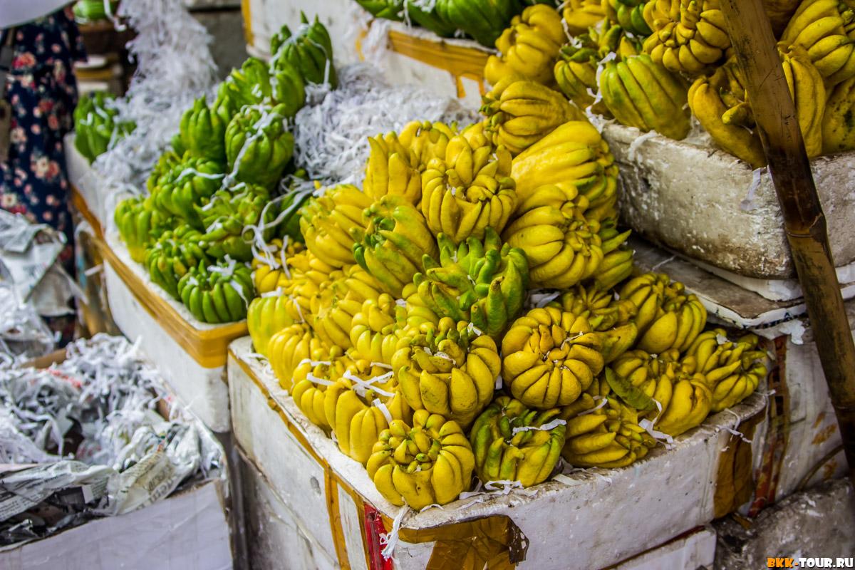 Цитрон пальчатый или Рука Будды. Издалека похож на срощенные бананы