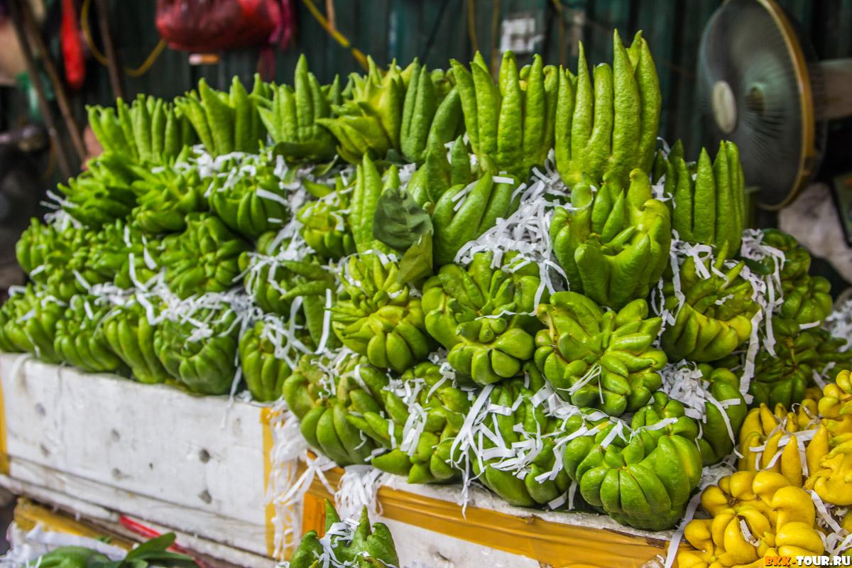 Цитрон пальчатый или Рука Будды. Издалека похож на срощенные бананы